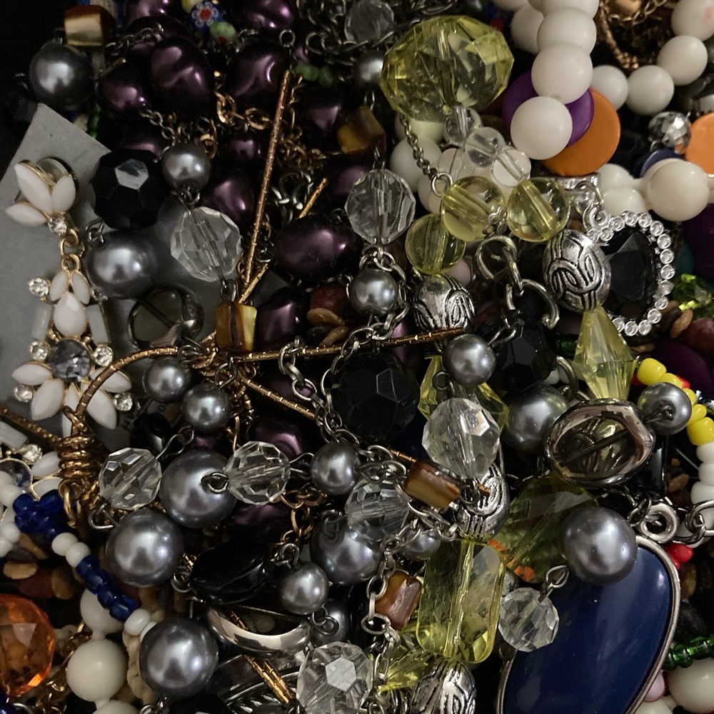 Mystery 3 lb + Fun crafters junk jewelry accessories parts Lot Vintage Modern - Picture 8 of 8